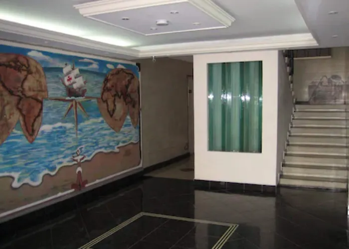 Dos Naciones Hotel