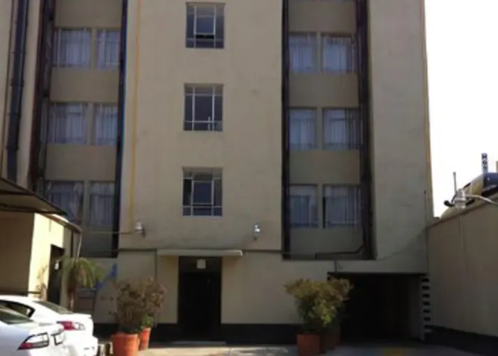Dos Naciones Hotel 2*